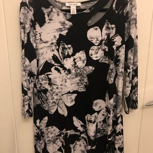 Black and white floral dress or tunic with cutout